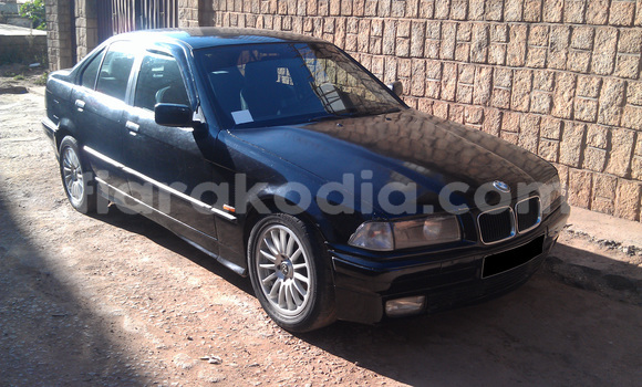 Acheter Occasion Voiture BMW 3-Series Noir à Antananarivo au Analamanga Acheter Occasion Voiture BMW 3-Series Noir à Antananarivo au Analamanga