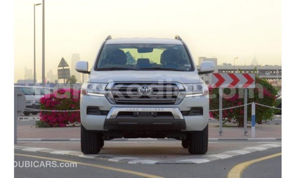 Acheter Import Voiture Toyota Land Cruiser Blanc à Import - Dubai, Diana Acheter Import Voiture Toyota Land Cruiser Blanc à Import - Dubai, Diana
