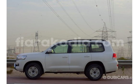 Acheter Import Voiture Toyota Land Cruiser Blanc à Import - Dubai, Diana Acheter Import Voiture Toyota Land Cruiser Blanc à Import - Dubai, Diana