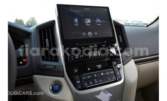 Acheter Import Voiture Toyota Land Cruiser Blanc à Import - Dubai, Diana Acheter Import Voiture Toyota Land Cruiser Blanc à Import - Dubai, Diana