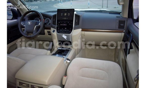 Acheter Import Voiture Toyota Land Cruiser Blanc à Import - Dubai, Diana Acheter Import Voiture Toyota Land Cruiser Blanc à Import - Dubai, Diana