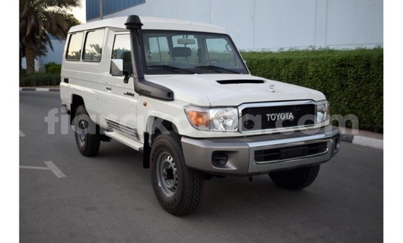 Hividy Toyota Land Cruiser fotsy Car in Import - Dubai in Diana Hividy Toyota Land Cruiser fotsy Car in Import - Dubai in Diana