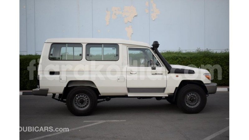 Big with watermark toyota land cruiser diana import dubai 4781