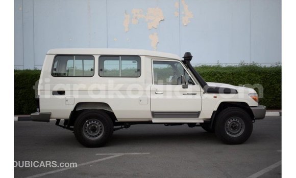 Hividy Toyota Land Cruiser fotsy Car in Import - Dubai in Diana Hividy Toyota Land Cruiser fotsy Car in Import - Dubai in Diana