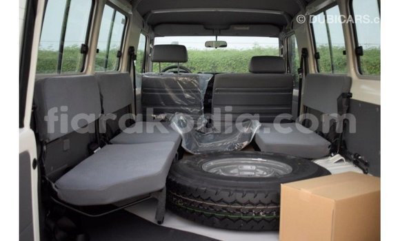Hividy Toyota Land Cruiser fotsy Car in Import - Dubai in Diana Hividy Toyota Land Cruiser fotsy Car in Import - Dubai in Diana