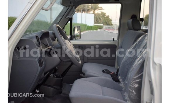 Hividy Toyota Land Cruiser fotsy Car in Import - Dubai in Diana Hividy Toyota Land Cruiser fotsy Car in Import - Dubai in Diana