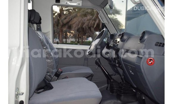 Hividy Toyota Land Cruiser fotsy Car in Import - Dubai in Diana Hividy Toyota Land Cruiser fotsy Car in Import - Dubai in Diana
