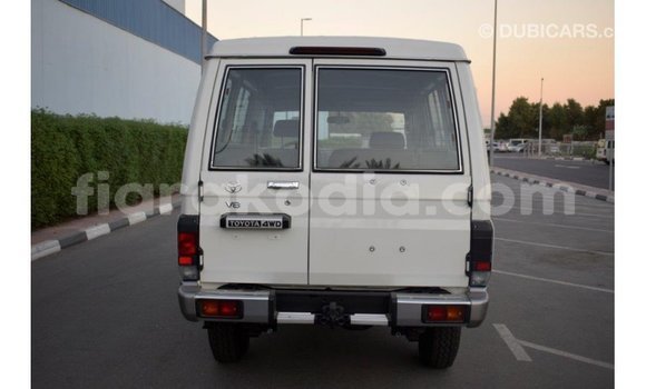 Hividy Toyota Land Cruiser fotsy Car in Import - Dubai in Diana Hividy Toyota Land Cruiser fotsy Car in Import - Dubai in Diana