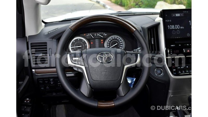 Big with watermark toyota land cruiser diana import dubai 4789