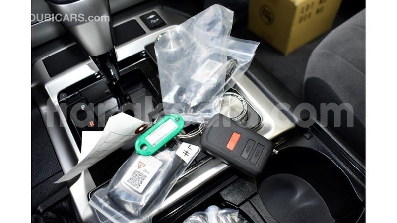 Big with watermark toyota land cruiser diana import dubai 4789