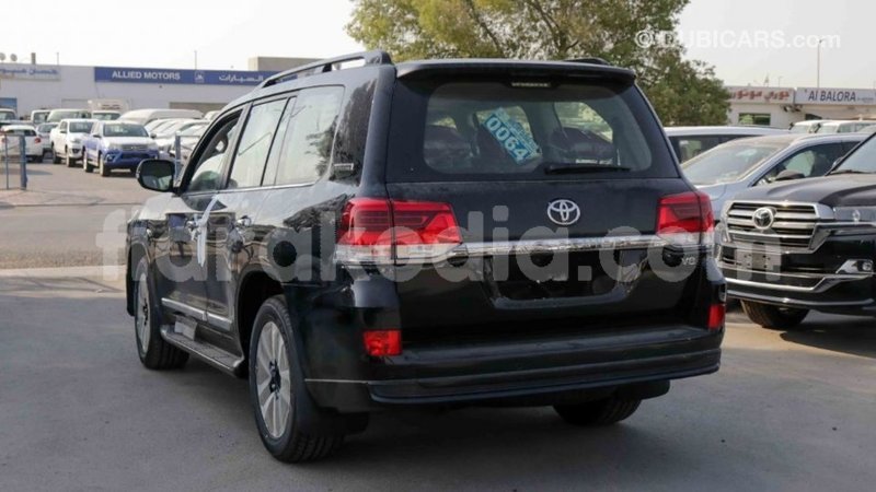 Big with watermark toyota land cruiser diana import dubai 4790