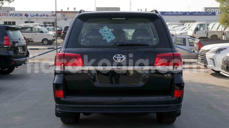 Big with watermark toyota land cruiser diana import dubai 4790