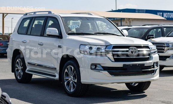 Acheter Import Voiture Toyota Land Cruiser Blanc à Import - Dubai, Diana Acheter Import Voiture Toyota Land Cruiser Blanc à Import - Dubai, Diana