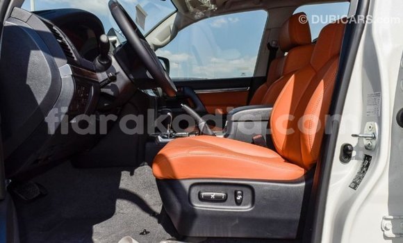 Acheter Import Voiture Toyota Land Cruiser Blanc à Import - Dubai, Diana Acheter Import Voiture Toyota Land Cruiser Blanc à Import - Dubai, Diana