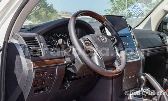 Acheter Import Voiture Toyota Land Cruiser Blanc à Import - Dubai, Diana Acheter Import Voiture Toyota Land Cruiser Blanc à Import - Dubai, Diana