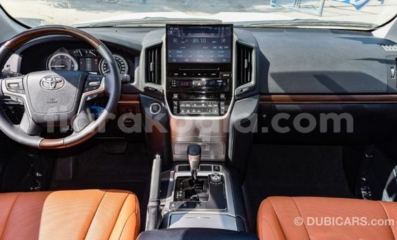 Acheter Import Voiture Toyota Land Cruiser Blanc à Import - Dubai, Diana Acheter Import Voiture Toyota Land Cruiser Blanc à Import - Dubai, Diana