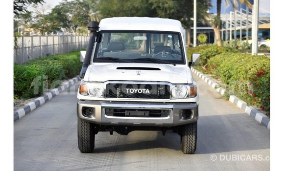 Hividy Toyota Land Cruiser fotsy Car in Import - Dubai in Diana Hividy Toyota Land Cruiser fotsy Car in Import - Dubai in Diana