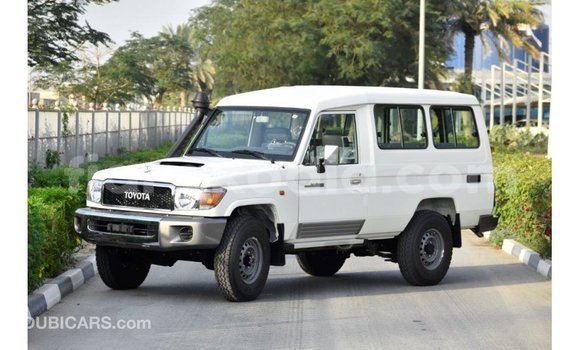 Hividy Toyota Land Cruiser fotsy Car in Import - Dubai in Diana Hividy Toyota Land Cruiser fotsy Car in Import - Dubai in Diana