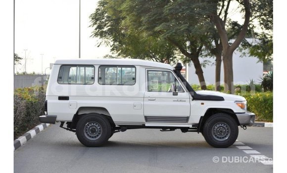 Hividy Toyota Land Cruiser fotsy Car in Import - Dubai in Diana Hividy Toyota Land Cruiser fotsy Car in Import - Dubai in Diana