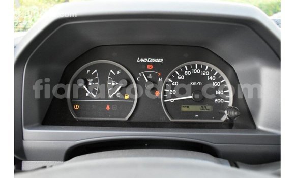 Hividy Toyota Land Cruiser fotsy Car in Import - Dubai in Diana Hividy Toyota Land Cruiser fotsy Car in Import - Dubai in Diana