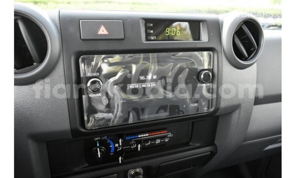 Hividy Toyota Land Cruiser fotsy Car in Import - Dubai in Diana Hividy Toyota Land Cruiser fotsy Car in Import - Dubai in Diana