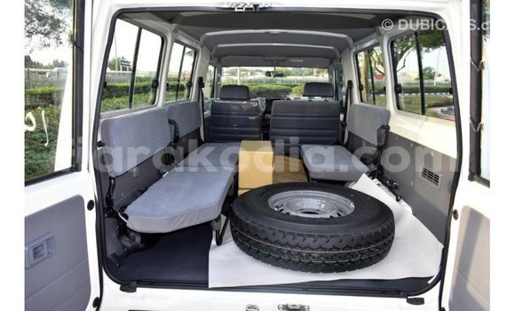 Hividy Toyota Land Cruiser fotsy Car in Import - Dubai in Diana Hividy Toyota Land Cruiser fotsy Car in Import - Dubai in Diana