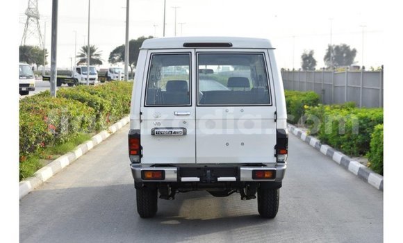 Hividy Toyota Land Cruiser fotsy Car in Import - Dubai in Diana Hividy Toyota Land Cruiser fotsy Car in Import - Dubai in Diana