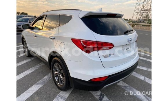 Acheter Import Voiture Hyundai Santa Fe Blanc à Import - Dubai, Diana Acheter Import Voiture Hyundai Santa Fe Blanc à Import - Dubai, Diana