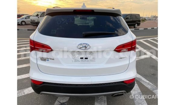 Acheter Import Voiture Hyundai Santa Fe Blanc à Import - Dubai, Diana Acheter Import Voiture Hyundai Santa Fe Blanc à Import - Dubai, Diana
