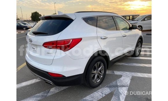 Acheter Import Voiture Hyundai Santa Fe Blanc à Import - Dubai, Diana Acheter Import Voiture Hyundai Santa Fe Blanc à Import - Dubai, Diana
