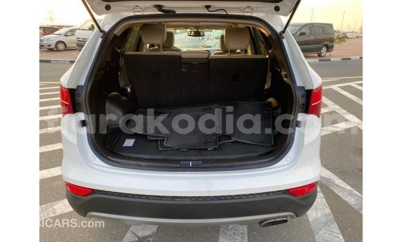 Acheter Import Voiture Hyundai Santa Fe Blanc à Import - Dubai, Diana Acheter Import Voiture Hyundai Santa Fe Blanc à Import - Dubai, Diana