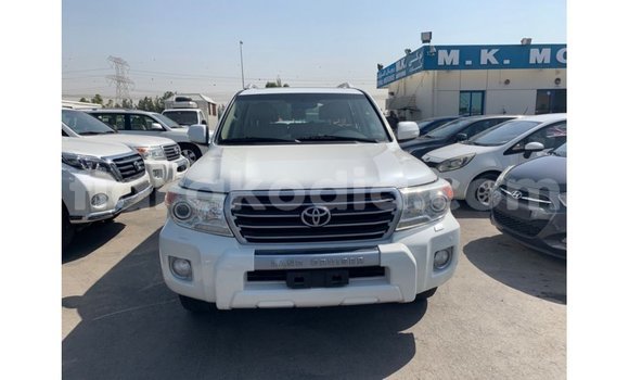 Hividy Toyota Land Cruiser fotsy Car in Import - Dubai in Diana Hividy Toyota Land Cruiser fotsy Car in Import - Dubai in Diana