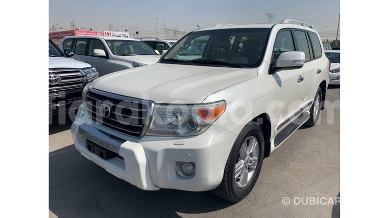 Big with watermark toyota land cruiser diana import dubai 4803