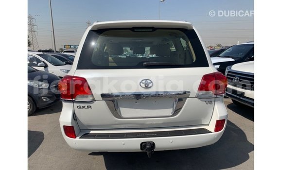 Hividy Toyota Land Cruiser fotsy Car in Import - Dubai in Diana Hividy Toyota Land Cruiser fotsy Car in Import - Dubai in Diana