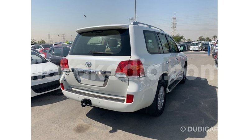 Big with watermark toyota land cruiser diana import dubai 4803