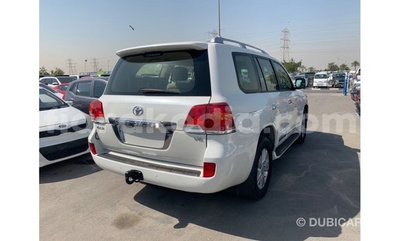 Hividy Toyota Land Cruiser fotsy Car in Import - Dubai in Diana Hividy Toyota Land Cruiser fotsy Car in Import - Dubai in Diana
