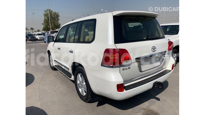 Big with watermark toyota land cruiser diana import dubai 4803