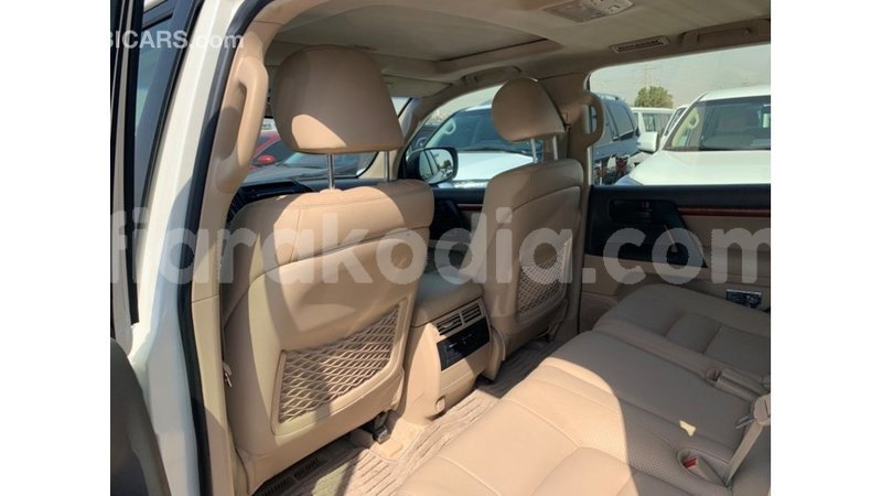 Big with watermark toyota land cruiser diana import dubai 4803