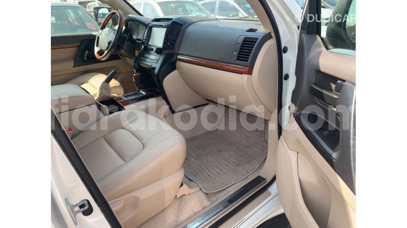 Big with watermark toyota land cruiser diana import dubai 4803