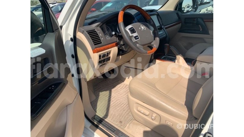 Big with watermark toyota land cruiser diana import dubai 4803