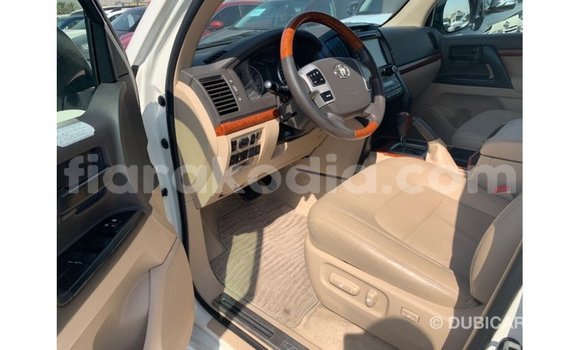 Hividy Toyota Land Cruiser fotsy Car in Import - Dubai in Diana Hividy Toyota Land Cruiser fotsy Car in Import - Dubai in Diana