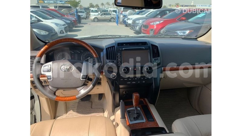 Big with watermark toyota land cruiser diana import dubai 4803