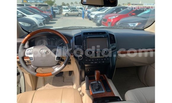 Hividy Toyota Land Cruiser fotsy Car in Import - Dubai in Diana Hividy Toyota Land Cruiser fotsy Car in Import - Dubai in Diana