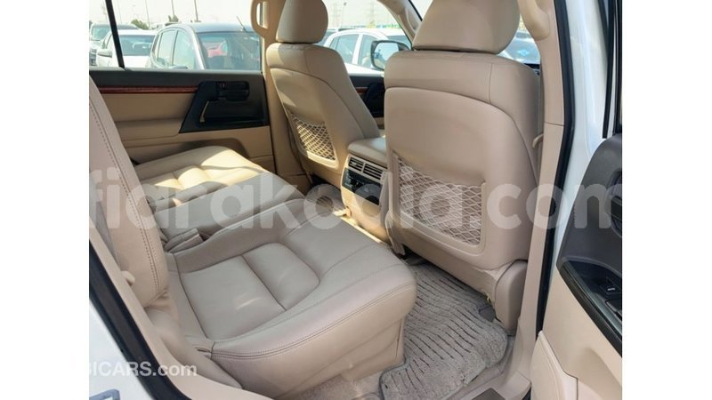 Big with watermark toyota land cruiser diana import dubai 4803