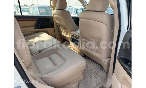 Hividy Toyota Land Cruiser fotsy Car in Import - Dubai in Diana Hividy Toyota Land Cruiser fotsy Car in Import - Dubai in Diana