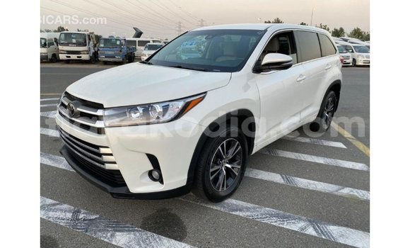 Acheter Import Voiture Toyota Highlander Blanc à Import - Dubai, Diana Acheter Import Voiture Toyota Highlander Blanc à Import - Dubai, Diana