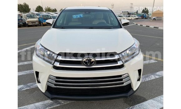 Acheter Import Voiture Toyota Highlander Blanc à Import - Dubai, Diana Acheter Import Voiture Toyota Highlander Blanc à Import - Dubai, Diana