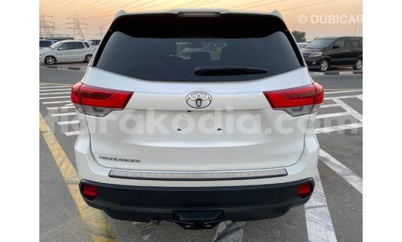 Acheter Import Voiture Toyota Highlander Blanc à Import - Dubai, Diana Acheter Import Voiture Toyota Highlander Blanc à Import - Dubai, Diana