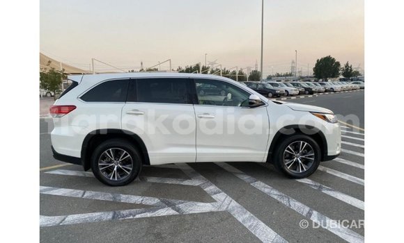 Acheter Import Voiture Toyota Highlander Blanc à Import - Dubai, Diana Acheter Import Voiture Toyota Highlander Blanc à Import - Dubai, Diana