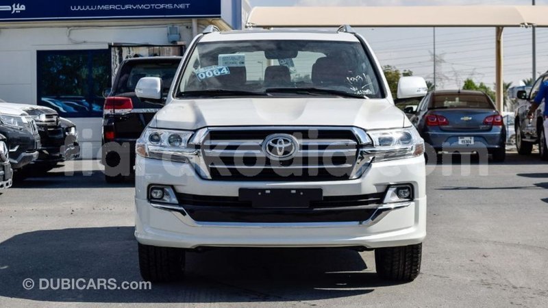 Big with watermark toyota land cruiser diana import dubai 4809